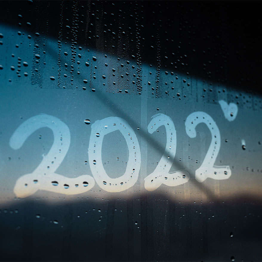Photo of the year 2022 written on a window in condensation